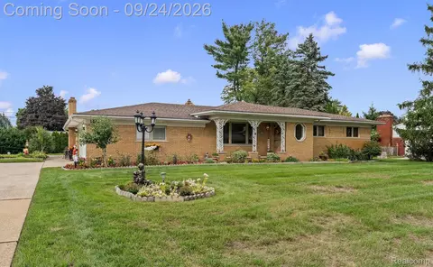 5919 Yarmouth Dr, Shelby Township, MI 48316