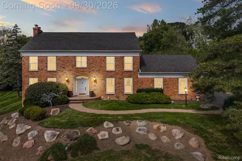 3250 Chestnut Run Dr, Bloomfield Township, MI 48302