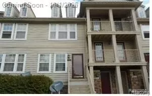 636 Lydia Ln, Pontiac, MI 48341