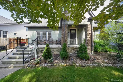 224 W Maplehurst St, Ferndale, MI 48220