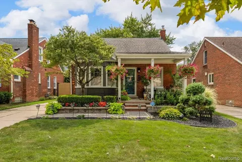 1993 Anita Ave, Grosse Pointe Woods, MI 48236