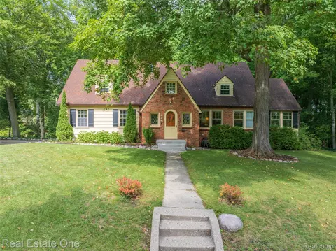215 Hill St, Northville, MI 48167