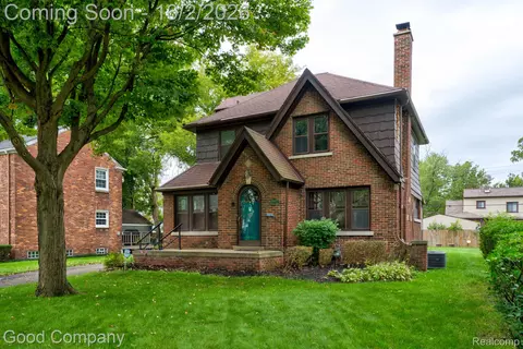 15137 W Warwick St, Detroit, MI 48223