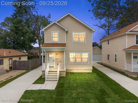 27828 Groveland St, Madison Heights, MI 48071