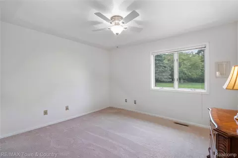 Bedroom - 5464 N Seymour Rd, Flushing, MI 48433 photo 3 of 5