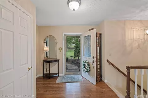 Entry Way - 5464 N Seymour Rd, Flushing, MI 48433 photo 1 of 1