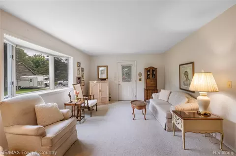 Living - 5464 N Seymour Rd, Flushing, MI 48433 photo 5 of 6