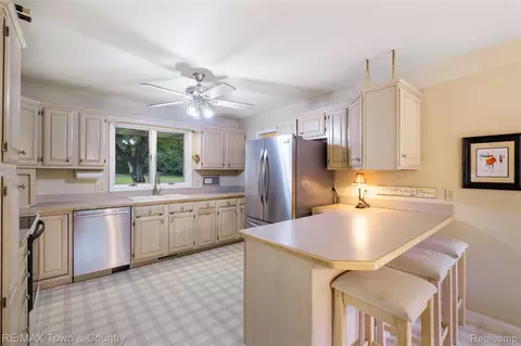 Kitchen - 5464 N Seymour Rd, Flushing, MI 48433 photo 1 of 4