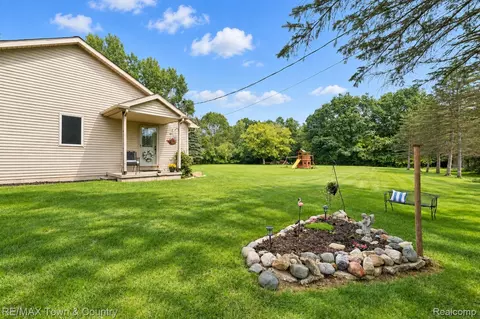 Exterior - 5464 N Seymour Rd, Flushing, MI 48433 photo 4 of 5