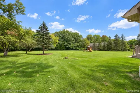 Exterior - 5464 N Seymour Rd, Flushing, MI 48433 photo 5 of 5