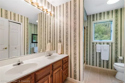 Bath - 5464 N Seymour Rd, Flushing, MI 48433 photo 1 of 4