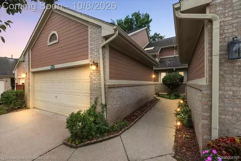 9327 Eastwind Dr, Livonia, MI 48150