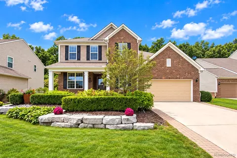 58939 Winnowing Cir S, South Lyon, MI 48178