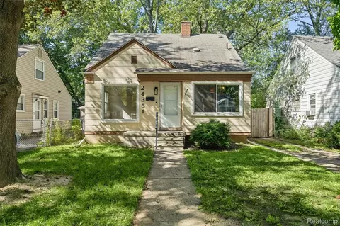 24351 Parklawn St, Oak Park, MI 48237
