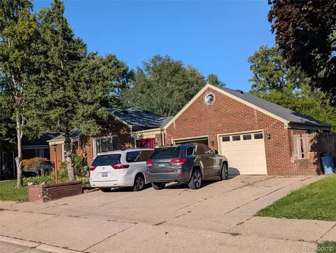 28212 Shock St, Saint Clair Shores, MI 48081