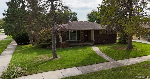 13801 Pearson St, Oak Park, MI 48237