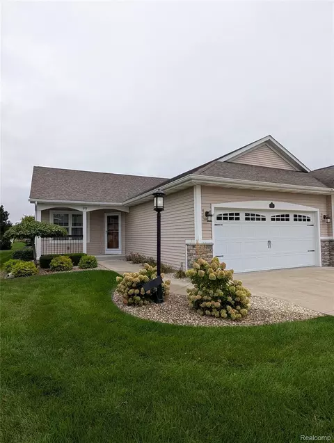 99 Tuscany Cir, Saginaw, MI 48603