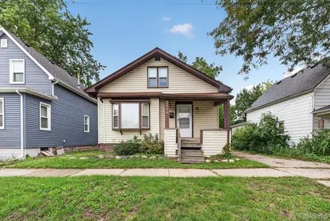 2524 4th St, Trenton, MI 48183