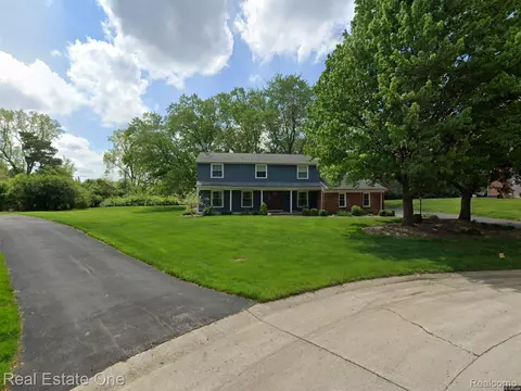 3070 High Pointe Ct, Bloomfield Hills, MI 48302