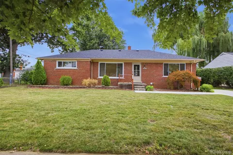6326 Lathers St, Garden City, MI 48135