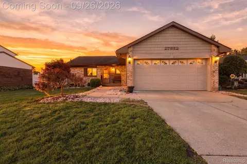27882 White Oak Dr, Brownstown, MI 48183
