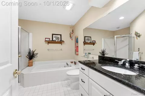 Bath - 15744 E Golfview Dr W, Riverview, MI 48193 photo 2 of 3