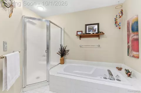 Bath - 15744 E Golfview Dr W, Riverview, MI 48193 photo 3 of 3
