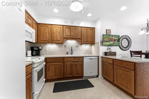 Kitchen - 15744 E Golfview Dr W, Riverview, MI 48193 photo 1 of 2
