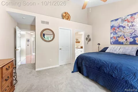 Bedroom - 15744 E Golfview Dr W, Riverview, MI 48193 photo 3 of 5
