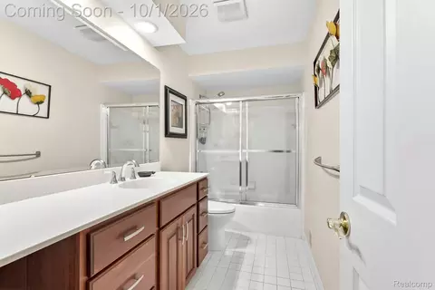 Bath - 15744 E Golfview Dr W, Riverview, MI 48193 photo 1 of 3