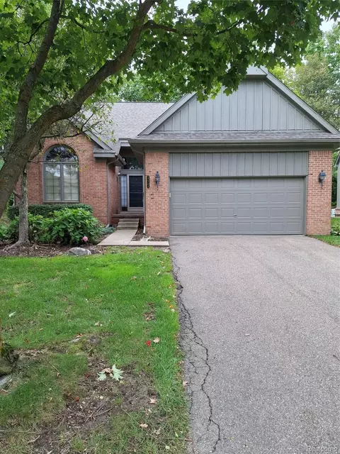 37704 Avon Ln, Farmington Hills, MI 48331