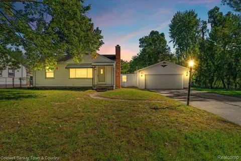 485 Rivard Blvd, Waterford, MI 48327