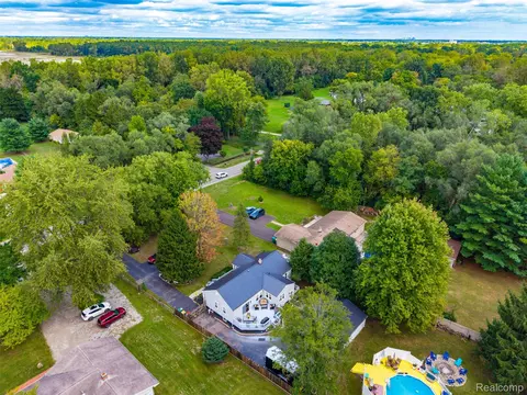 View/Area - 36739 Wick Rd, Romulus, MI 48174 photo 8 of 14