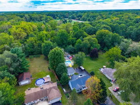 View/Area - 36739 Wick Rd, Romulus, MI 48174 photo 3 of 14