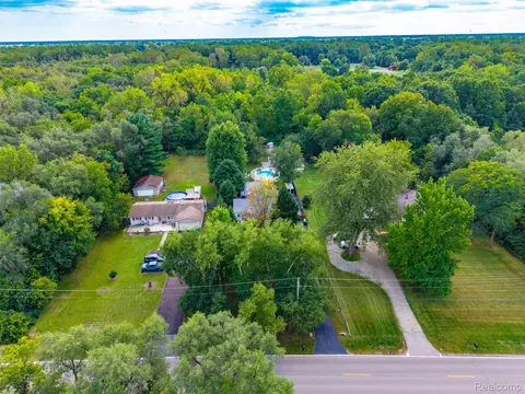 View/Area - 36739 Wick Rd, Romulus, MI 48174 photo 5 of 14