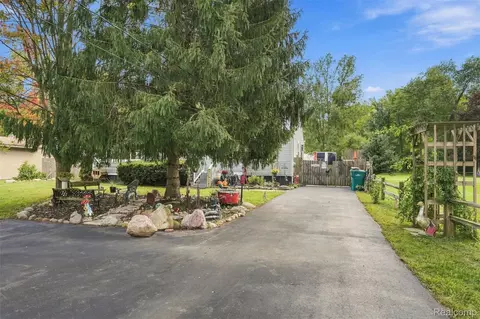 Exterior - 36739 Wick Rd, Romulus, MI 48174 photo 16 of 17