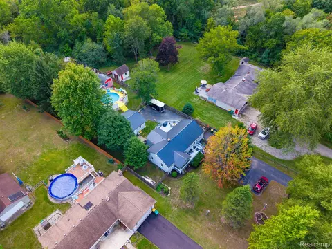 View/Area - 36739 Wick Rd, Romulus, MI 48174 photo 4 of 14
