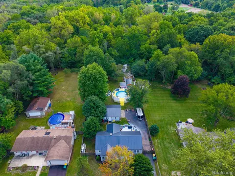 View/Area - 36739 Wick Rd, Romulus, MI 48174 photo 2 of 14