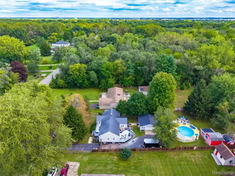 View/Area - 36739 Wick Rd, Romulus, MI 48174 photo 7 of 14