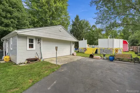 Exterior - 36739 Wick Rd, Romulus, MI 48174 photo 10 of 17