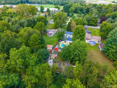 View/Area - 36739 Wick Rd, Romulus, MI 48174 photo 10 of 14