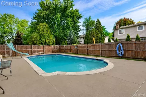 Exterior - 17459 Delaware Ct, Macomb, MI 48044 photo 2 of 7