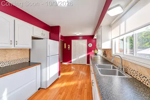 Kitchen - 17459 Delaware Ct, Macomb, MI 48044 photo 4 of 4