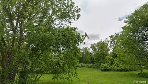 37521 Utica Rd, Sterling Heights, MI 48312