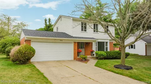 30190 Northgate Dr, Southfield, MI 48076