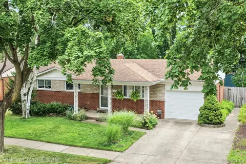 14194 Park St, Livonia, MI 48154