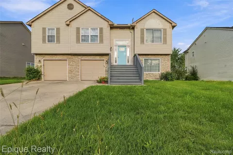 5063 Blue Spruce Dr W, Pittsfield, MI 48197