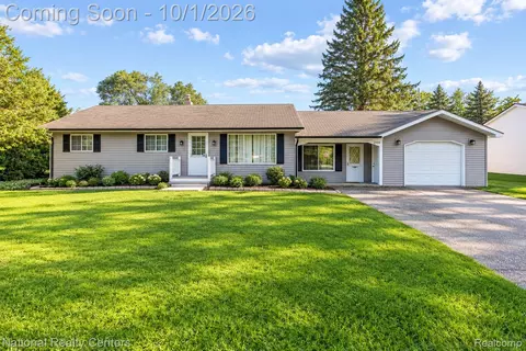 2700 W Walton Blvd, Waterford, MI 48329