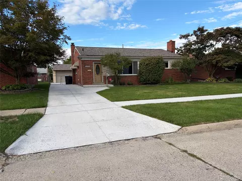 28278 Merritt Dr, Westland, MI 48185