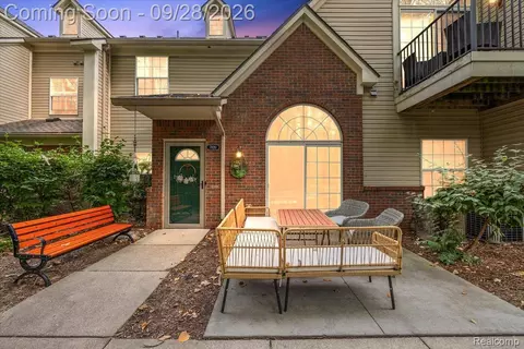 7820 Marie Dr, Shelby Township, MI 48316